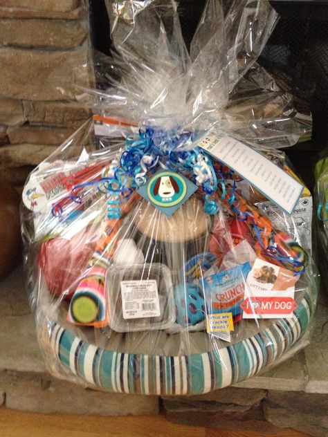 Dog theme basket for auction Gardening Basket, Theme Basket, Pet Gift Basket, Silent Auction Basket, Auction Gift Basket Ideas, Fundraiser Baskets, Dog Gift Basket, Theme Baskets, Silent Auction Baskets