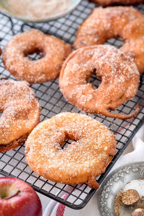 Crispy Fried Apple Rings Leftover Apples Recipes, Fried Apple Rings, Cinnamon Apple Rings, Crescent Roll Apple Dumplings, Leftover Apples, Fried Apple, Caramel Apple Dip, Sweet And Sour Meatballs, Apple Rings