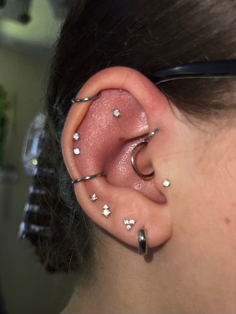 Ear Curation Silver, Multiple Ear Piercings Aesthetic Grunge, Space Themed Ear Piercing, Maxamilist Ear Piercings, Ear Piercing Sets Grunge, Goth Ear Curation, Piercing Placement, Earring Aesthetic, Caloric Deficit