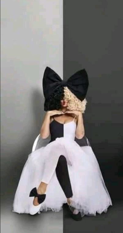 Sia Asthetic, Sia Costume, Sia And Maddie, Sia Music, Sia Kate Isobelle Furler, Sia Furler, Black Bows, Holloween Costume, Glam Photoshoot