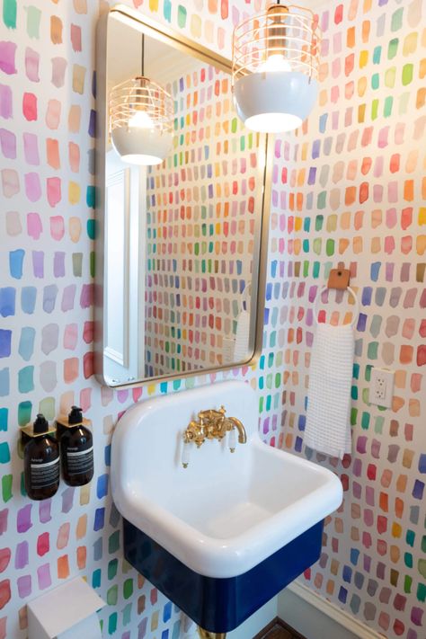 Style Scouting: Vol. 51 | In My Own Style Kids Bathroom Wallpaper Ideas, Colorful Boho Apartment, Dopamine Decor Bathroom, Colorful Wall Paint, Kids Bathroom Paint Colors, Bright Color Interior Design, Colorful Wallpaper Home, Colorful Entryway Ideas, Colorful Houses Interior