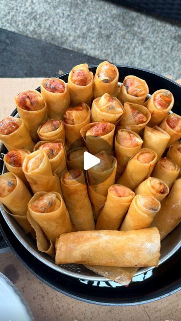 Shredded Chicken Egg Rolls, Bean Thread Noodles, Eggroll Recipe, Wood Ear Mushroom, Vietnamese Egg Rolls, Chinese Egg Rolls, Ear Mushroom, Egg Roll Ingredients, Chicken Powder