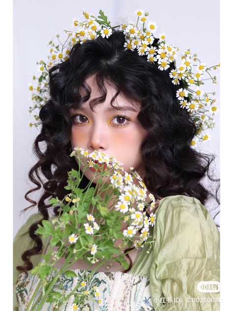 Person With Flowers Reference, Flower Crown Reference, Bouquet Photoshoot Ideas, Person With Flowers, Pose With Flowers, Poses With Flowers, Bust Portrait, Corset Fashion Outfits, Spring Portraits