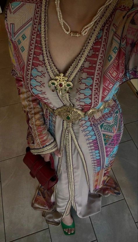 Moroccan Outfit, Morrocan Fashion, Moroccan Kaftan Dress, Morocco Aesthetic, Moroccan Aesthetic, Moroccan Clothing, Arab Culture, Moroccan Kaftan, Moroccan Culture