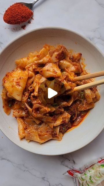 Dan Dumbrell on Instagram: "Dumpling Wrapper Noodles 🍜 got 15 minutes and some leftover dumpling wrappers? Make these slippery little suckers for lunch! Had some leftover dumpling (gow gee) wrappers in the fridge and rather than watching them go stale I decided to make this plate of cheat noodz. Super quick and simple - all you need to do is stretch out those dumpling wrappers, boil for a minute then toss through your sauce of choice! They have a beautiful slippery texture (similar to rice noodle rolls/cheung fun!). I did a chilli + cumin number so if that takes your fancy it's in the recipe below 😘 Recipe 👇 (makes 2 medium bowls) Ingredients 20-25 dumpling wrappers 2 tbsp chilli flakes 1 tbsp cumin powder 4 cloves minced garlic 2 spring onions (sliced) 2 Tbsp soy sauce 1 Tbsp black vi Rice Noodle Rolls, Noodle Rolls, Cheung Fun, Rice Noodle Roll, Dumpling Wrapper, Dumpling Wrappers, Rice Noodle, Spring Onions, Woks