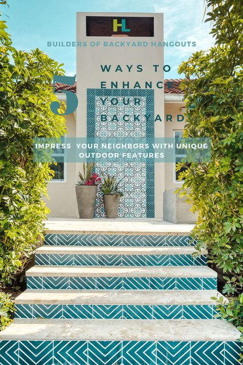 Outdoor Statement Wall, Exterior Accent Wall Ideas, Wall Backyard Ideas, Patio Accent Wall, Backyard Wall Ideas, Outdoor Accent Wall, Modern Boho Backyard, Moroccan Outdoor Patio, Moroccan Patio