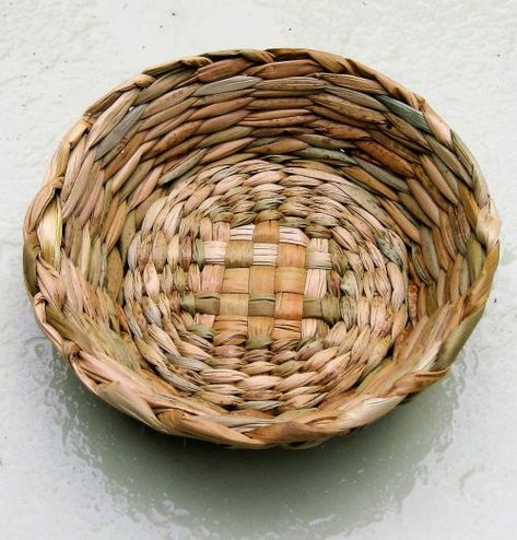 Traditional Handmade Basket Straw Bag, Traditional Straw Bucket Bag With Weaving, Rush Basket Weaving, Natural Basket-shape Straw Bag With Weaving, Rush Baskets, Traditional Natural Weaving Bucket Bag, Unique Bowl, Unique Bowls, Basket Making