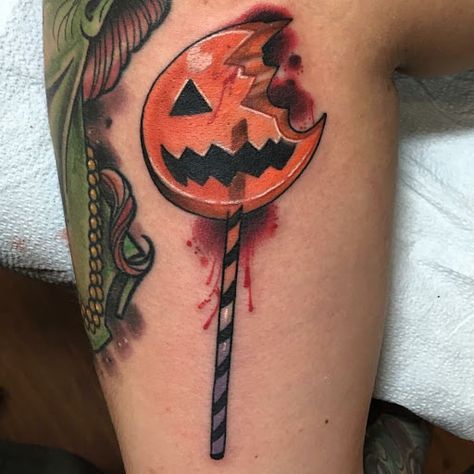 Lantern Tattoo Ideas, Scary Tattoo Designs, Jack O Lantern Tattoo, Halloween Tattoo Flash, Tattoos For Females, Halloween Tattoo Ideas, Halloween Tattoos Sleeve, Tattoo Leggings, Horror Movie Tattoos