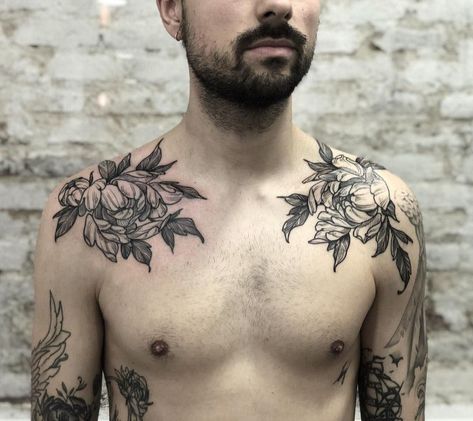 Tattoos Collar Bone, Bodysuit Ideas, Chest Tattoo Flowers, Collar Bone Tattoo For Men, Collar Tattoo, Tattoo Homme, Flower Shoulder Tattoo, Bone Tattoos, Music Tattoo Designs