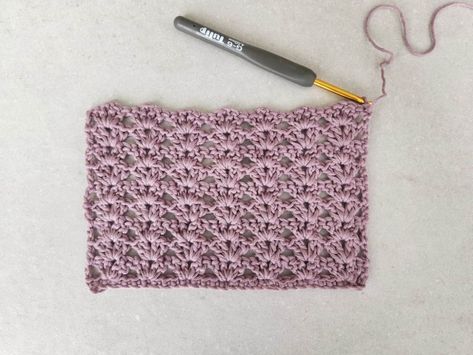 Iris Stitch Crochet, Top Craft, New Craft Ideas, Stitch Blanket, Blankets Crochet, Crochet Blanket Designs, Stitch Crochet, Learn How To Crochet, Double Crochet Stitch