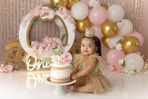 Pink and gold princess carriage cake smash session 1st Birthday Photoshoot Princess, Princess Photo Shoot Studio, Princess 1st Birthday Photo Shoot, Princess Carriage Cake, Princess Cake Smash, Princess Smash Cakes, Baby Reference, Princess Theme Cake, Carriage Cake