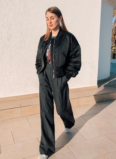 Bomberjack Outfit Street Style, Lesbian Fashion, Personal Style Inspiration, Anine Bing, Streetwear Men Outfits, Bomber Jackets, Autumn Outfit, Outfit Goals, Outfits Casual