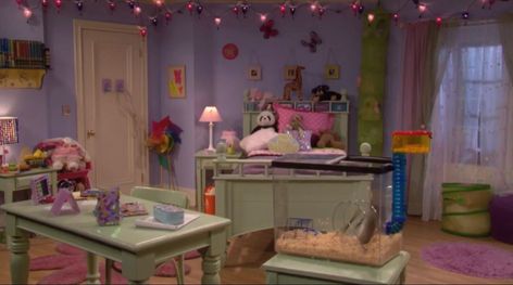 Pretty Room Ideas, Movie Bedroom, 2000s Room, House Closet, Drake And Josh, Goals Aesthetic, Odd Jobs, Gif Photo, Cute Bedroom Ideas