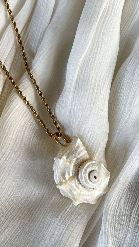 Seashell Necklaces, Sea Shell Jewelry, Pearl Seashell, Sea Shell Necklace, Ocean Inspired Jewelry, Seashell Earrings, Mermaid Jewelry, Seashell Jewelry, Ocean Jewelry