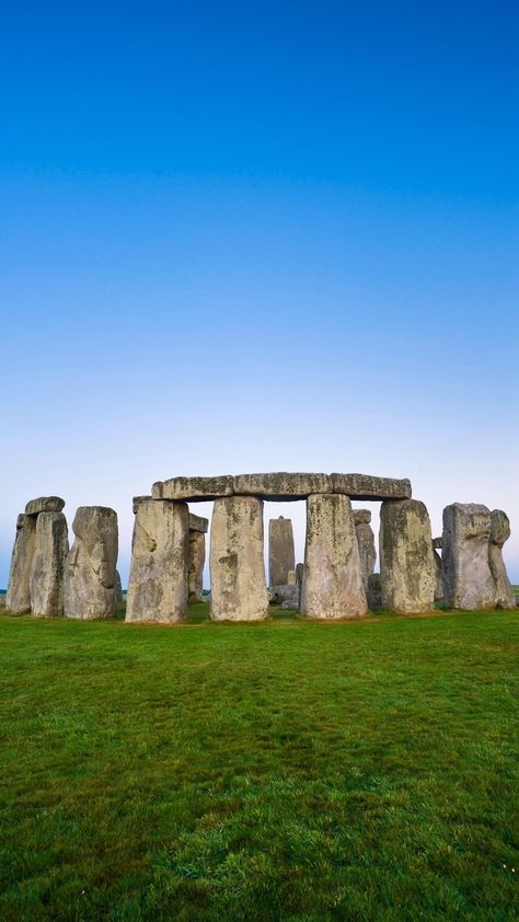 Stonehenge Aesthetic, Stonehenge Photography, Stonehenge England, Exotic Places, Famous Places, Stonehenge, Alam Yang Indah, National Monuments, Beautiful Places To Travel