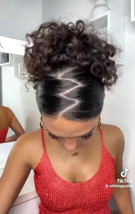 Curly Hair Styles Concert, Unwashed Curly Hairstyles, Festival Hair Curly Hairstyles, Zigzag Part Hairstyles, How To Do A Messy Bun With Curly Hair, Zigzag Hair Part, Hair Up Curly Hair Hairstyles, Hairstyle Ideas Curly Hair, Curly Hairstyles For Medium Length Hair