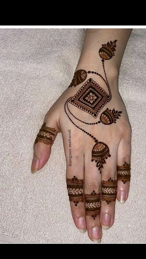 This page provide you about asthetic mehandi design on Indian festival Mehdi Degine 2024, Mehdi Degine, Indian Festival, Mehandi Design, Mehandi Designs, Indian Festivals, Art Designs, Art Design, Festival