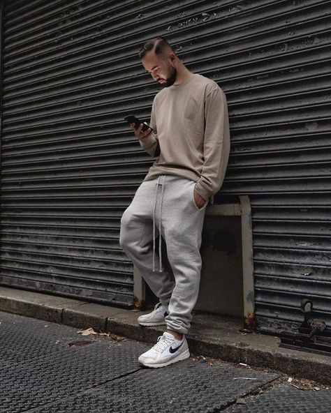 Fog Essentials, The Fear Of God, Best Chest Workout, Printed Jogger Pants, Joggers Outfit, Fear Of God Essentials, Stylish Mens Outfits, Printed Joggers, Mood Board Fashion