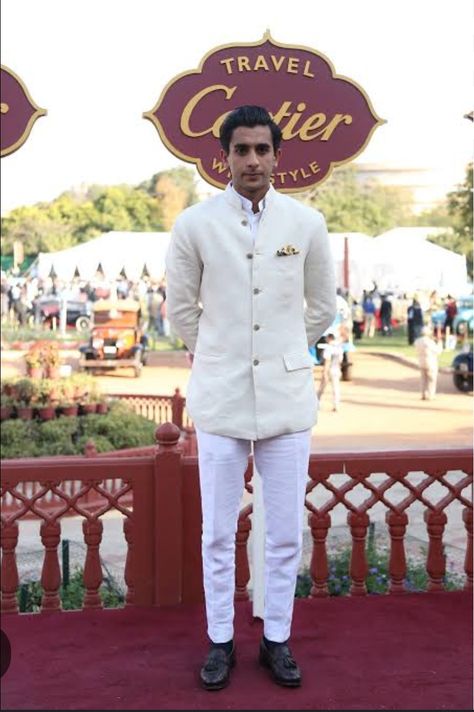 Padmanabh Singh, Rolls Royce Logo, Maharaja Ranjit Singh, 17th Century Fashion, Indian Wedding Poses, Mens Wedding Attire, Indian Dresses Traditional, Hindu Art, Wedding Poses