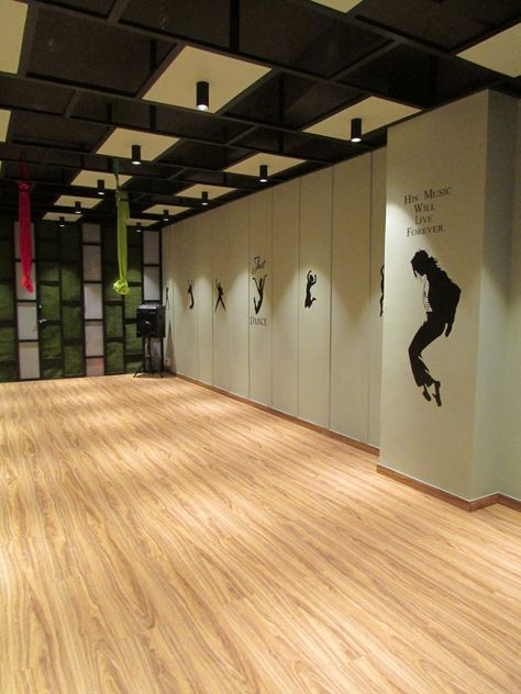 Hip Hop Studio Design, Dance Studio Interior Design Ideas, Dance Studio Wallpaper, Zumba Interior Design, Dance School Interior, Zumba Studio Interior Design, Zumba Studio Design, Dance Studio Design Interiors Modern, Dance Hall Aesthetic