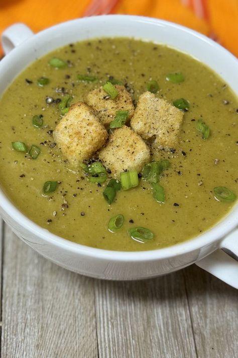 Best Ever Split Pea Soup Pea Soup Andersons Recipe, Pea Soup Crockpot, Green Split Pea Soup, Split Pea Soup Crockpot, Split Pea Soup With Ham, Green Pea Soup, Pea Soup Recipe, Green Split Peas, Split Pea Soup Recipe