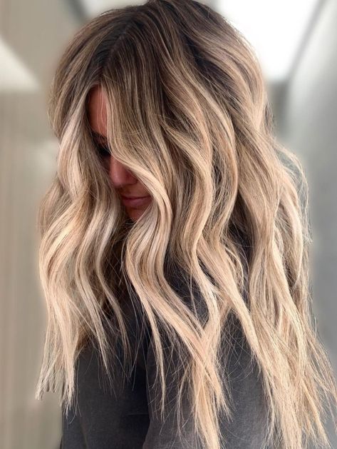 Beach Blonde Ombre, Embracing Natural Hair Color, Beach Blonde Balayage, Beach Balayage, Dirty Blonde Hair Ideas, Blond Beige, Natural Dark Blonde, Beach Blonde Hair, Summer Blonde Hair