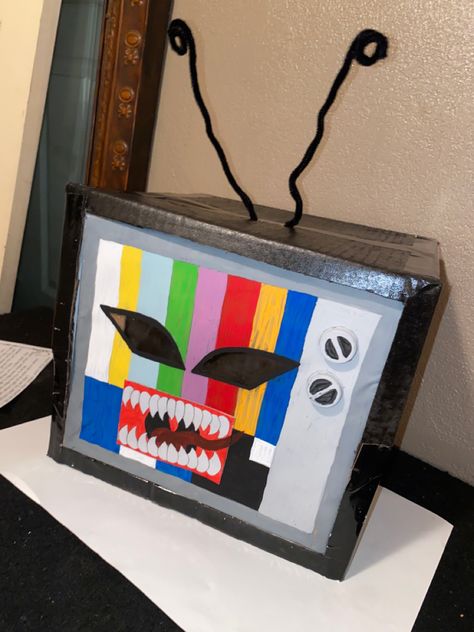 Diy Tv Head Costume, Tv Mask Head, Tv Made Out Of Cardboard, Box Head Cosplay Ideas, Cardboard Box Head Cosplay, Tv Head Cosplay Diy, Tv Head Costume Diy, Tv Head Cosplay Diy Cardboard, How To Make Tv Head Cosplay