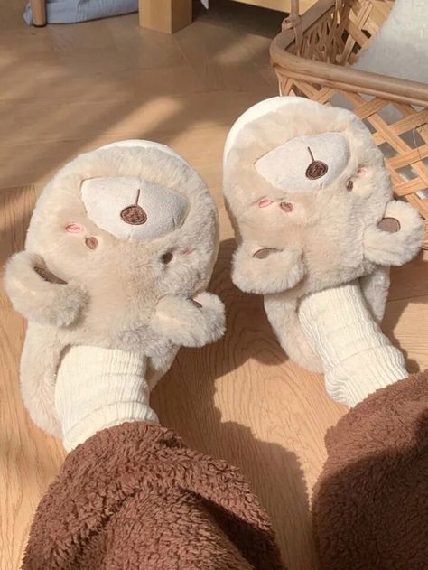 Plush Slippers, Girls Fall Outfits, Home Slippers, Warm Shoes, Winter Kids, Bear Design, House Shoes, Winter House, House Slippers