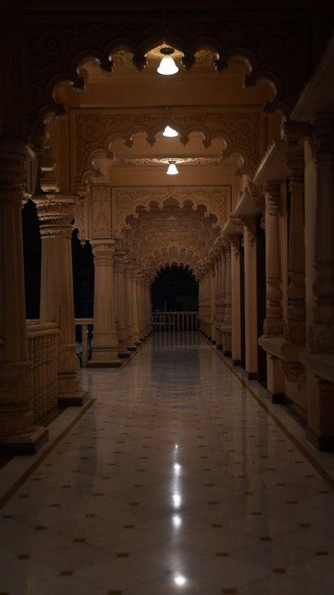 Aesthetic Places Background, Akshardham Temple, Luxury Life Aesthetic, Mirrored Furniture Decor, Fantasy Pendant, Royal Core, Romantic Story, Royal Indian, Temple Wedding