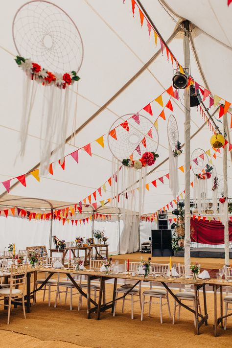 Colourful Bunting, Pallet Wedding Signs, Marquee Decoration, Festival Themed Party, Bunting Wedding, Wedding Table Themes, Coachella Party, Festival Themed Wedding, Church Wedding Ceremony