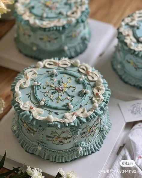 Bolo Vintage, Vintage Birthday Cakes, Vintage Cakes, Cute Baking, Pretty Dessert, Creative Birthday Cakes, Wedding Cakes Vintage, Pretty Birthday Cakes, Cute Birthday Cakes