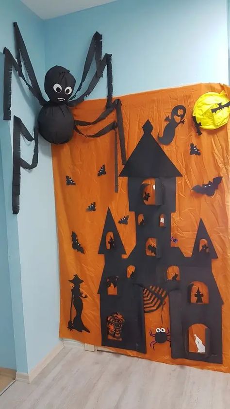 Halloween Backdrop Ideas, Diy Halloween Backdrop, Haunted Party, Hay Bale Art, Halloween Classroom Decorations, Strašidelný Halloween, Halloween Themed Birthday Party, Dekorasi Halloween, Bricolage Halloween