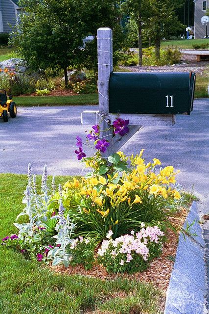 images of landscaping mailboxes | Recent Photos The Commons Getty Collection Galleries World Map App ... Mailbox Plants, Mailbox Flowers, Mailbox Garden, Small Flower Gardens, Mailbox Landscaping, Patio Grande, Landscaping Images, Garden Makeover, Casa Exterior