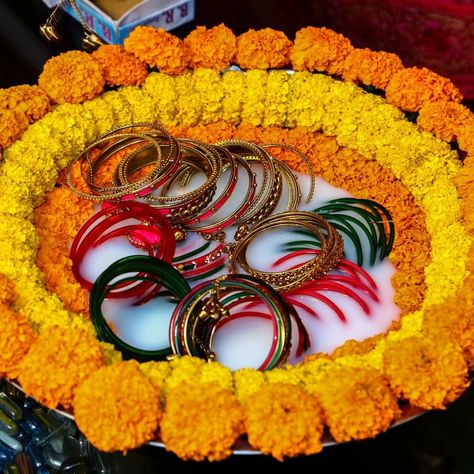 Bangal Ceremony Ideas, Bangal Ceremony Decorations, Bangle Ceremony Decoration At Home, Bangle Ceremony Tray, Bangles Ceremony, Bangle Ceremony, Jewellery Shoot, Home Flower Decor, Wedding Card Frames