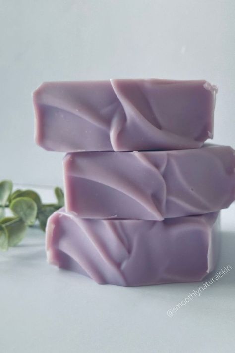 Lavender soap has a wonderful aroma of true lavender flowers, soft, fresh and clean. Eucalyptus Soap, Soap Making Tutorials, Soap Design Ideas, Purple Soap, Lavender Soap Bar, Soap Flowers, Fancy Soap, Unique Soap, Handmade Soap Bar