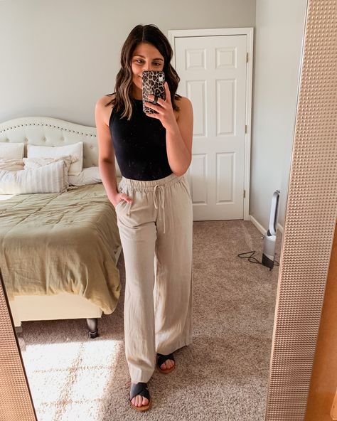 Linen Trousers Work Outfit, Wide Leg Khaki Pants Outfit Summer, Summer Outfits 2023 Pants, Taupe Linen Pants Outfit, Wide Linen Pants Outfit Summer, Neutral Linen Pants Outfit, Cream Linen Pants Outfit Casual, Khaki Flowy Pants Outfit, Outfits With Wide Leg Linen Pants