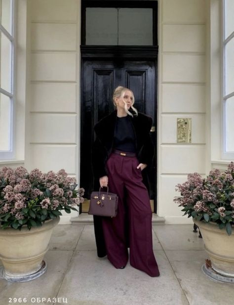 Maroon Coat Outfit, Burgundy Trousers Outfit, Burgundy Skirt Outfit, Maroon Pants Outfit, Black Coat Outfit, Burgundy Trousers, Wine Outfit, Skirt Outfit Fall, Leonie Hanne