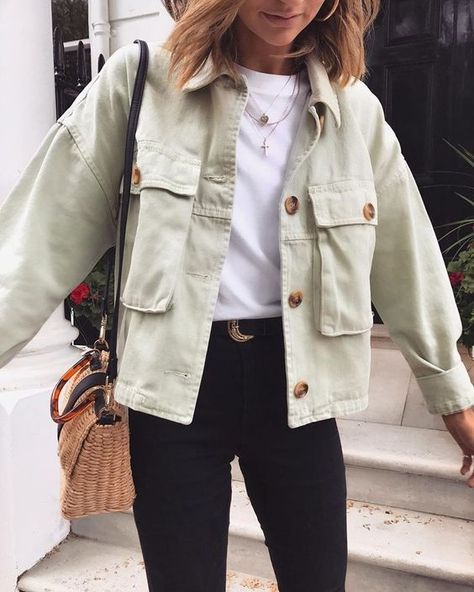 Shirt Jacket Outfit Women, Shirt Jacket Outfit, Comfy Jeans Outfit, Shirt Jacket Womens, Jacket Outfit Women, Party Aesthetic, Comfy Jeans, Big Pockets, Outfit Jeans