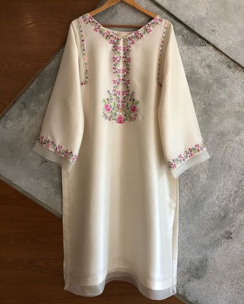 Zona Shaham Official on Instagram: “Immediate Delivery before Eid! Raw Silk Embroidered Set! Floral embroidery with mirror work! Readily available in size medium!” Embroidery With Mirror Work, Pakistani Kurta Designs, Embroidery Suits Punjabi, Free Embroidery Patterns, Kurti Embroidery, Pakistani Fashion Casual, Kurti Embroidery Design, Pakistani Dresses Casual, Pakistani Fashion Party Wear