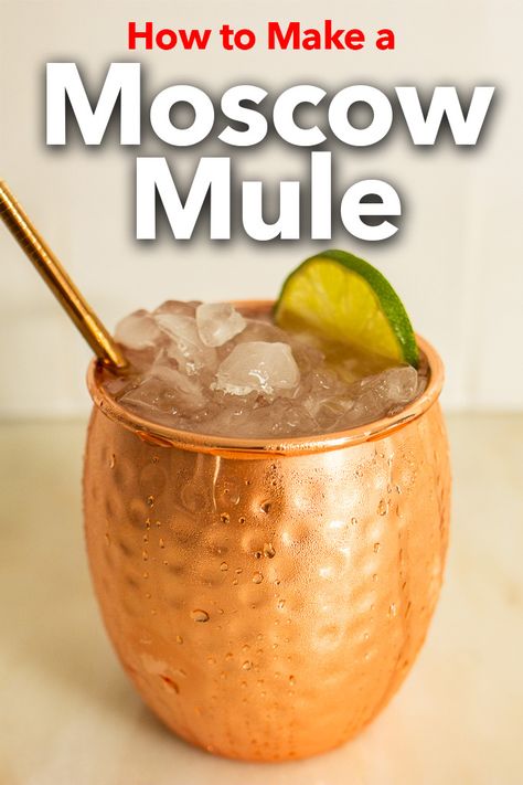 Pinterest image: photo of a Moscow Mule cocktail with caption reading "How to Make a Moscow Mule" Blackberry Moscow Mule, Easy Moscow Mule Recipe, Vodka Mule, Moscow Mule Recipes, Classic Vodka Cocktails, Moscow Mule Drink, Alcoholic Recipes, Batch Cocktail Recipe, Mule Mugs