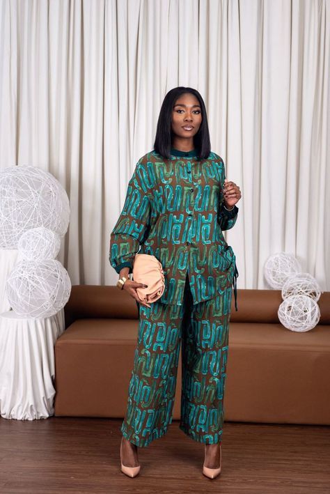 Ankara Dress Designs, 2piece Outfits, Chic Dress Classy, African Wear Dresses, African Inspired Clothing, African Fashion Traditional, African Fashion Ankara, African Fashion Women Clothing, African Inspired Fashion