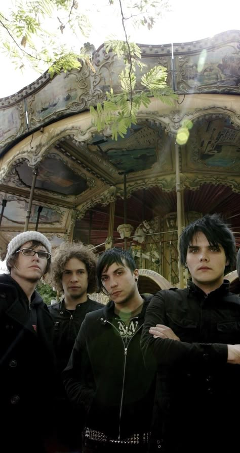 My Chemical Romance Poster, My Chemical Romance Wallpaper, Mcr Gerard Way, Mcr Gerard, Gerard And Frank, Friendship Art, Mcr Memes, Gee Way, Ray Toro