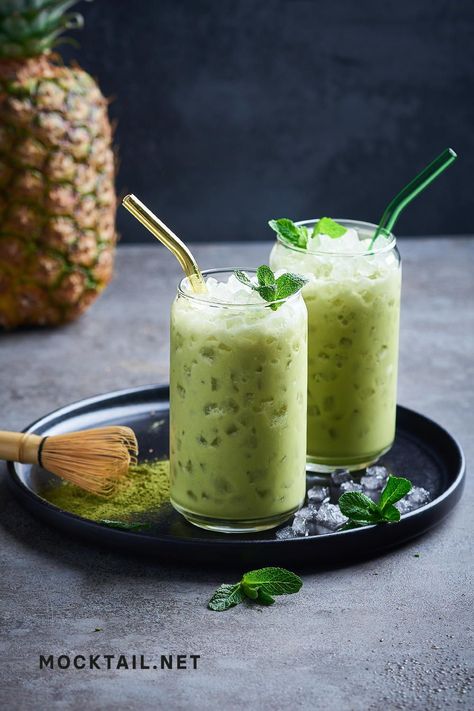 Matcha Colada, Refreshers Recipes, Pineapple Matcha Drink, Virgin Pina Colada Recipe, Barista Drinks, Pineapple Matcha, Summer Coffee Drinks, Tasty Smoothies, Matcha Drink Recipes