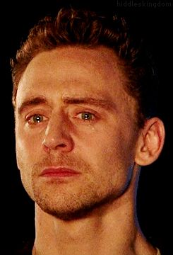 Tom Hiddleston Crying, Loki Meme, Avengers Black Widow, Tom Hiddleston Funny, Night Manager, Crying Baby, Crying Face, Raw Emotion, Crimson Peak