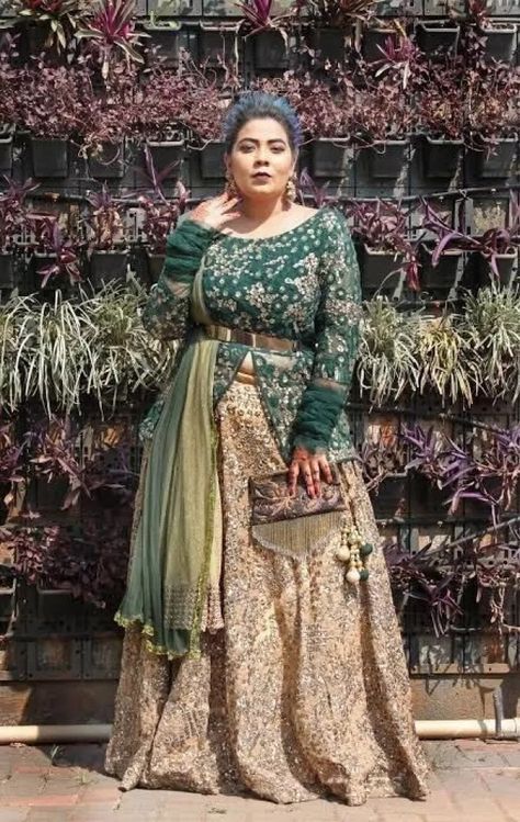 15 Stunning Blouse Ideas Perfect For Plus-Size Brides For Their Wedding And Pre-Wedding Functions Plus Size Lehnga Outfit, Plus Size Lehenga Indian, Plus Size Wedding Dresses Indian, Plus Size Indo Western Outfits, Plus Size Indian Outfits For Wedding, Curvy Girl Quotes, Engagement Dress For Groom, Plus Size Lehenga, Bride Reception Dresses