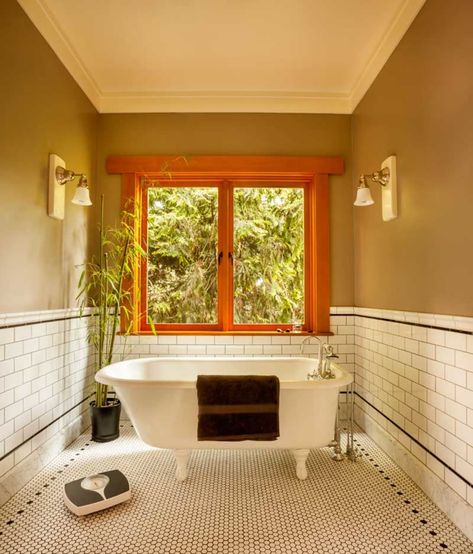 Craftsman Bathroom Ideas, Craftsman Style Bathroom, Craftsman Style Bathrooms, Hollywood Bungalow, Mission Style Decorating, Craftsman Style Interiors, Craftsman Interior Design, Arts And Crafts Bathroom, Tub Room