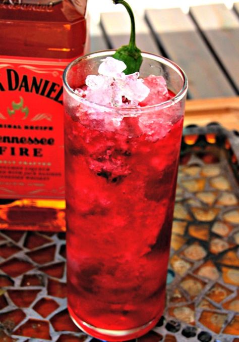 Fire Cranberry Crush with Pepper Garnish Jack Daniels Drinks, Jack Fire, Coke Recipes, Beverages Recipes, Mixed Cocktails, Homemade Liquor, Happy Drink, Diy Wainscoting, Diy Bench Outdoor