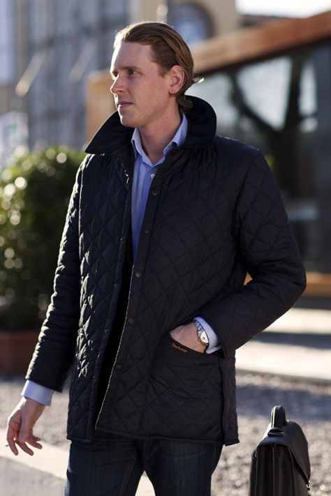 Barbour Liddesdale, Barbour Quilted Jacket, Barbour Style, Spring Outerwear, Quilted Jacket Men, Gentleman Outfit, Fall Winter Essentials, Preppy Mens Fashion, Barbour Jacket