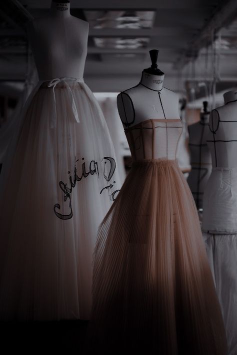 Dressmaker Aesthetic, Seamstress Aesthetic, Sewing Aesthetic, Design Studio Workspace, Fashion Dream Job, Sewing Collars, Boujee Aesthetic, Prom Queens, Cute Photography