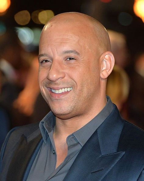 vin diesel Vin Diesel Pictures, Vin Diesel Selfie, Bald Celebrities, Bald Actors, Smash Board, Bald Men Style, Bald Look, Fast And Furious Actors, Wispy Hair